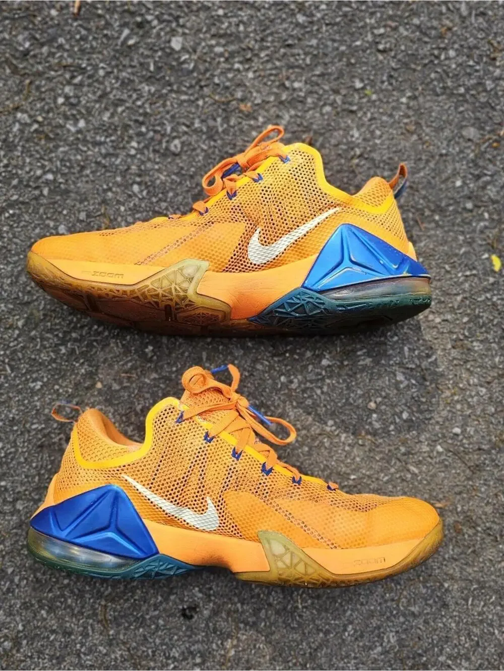 Nike LeBron 12 Low 'NY Knicks' basketball shoe - sz 13 US